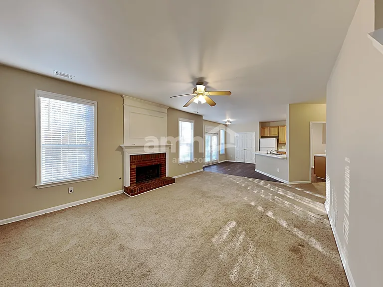 401 Lochmere Ct — Photo 5