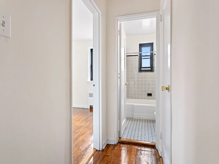 2705 Kings Hwy #6M — Photo 11