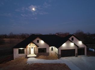 200 Brady Ln, Republic, MO 65738