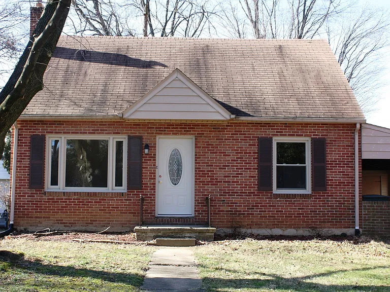 302 Pinehurst Rd — Photo 1