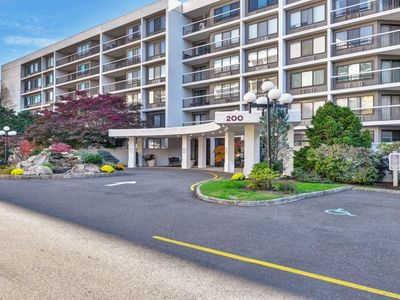 200 High Point Drive #PH14, Hartsdale, NY, 10530