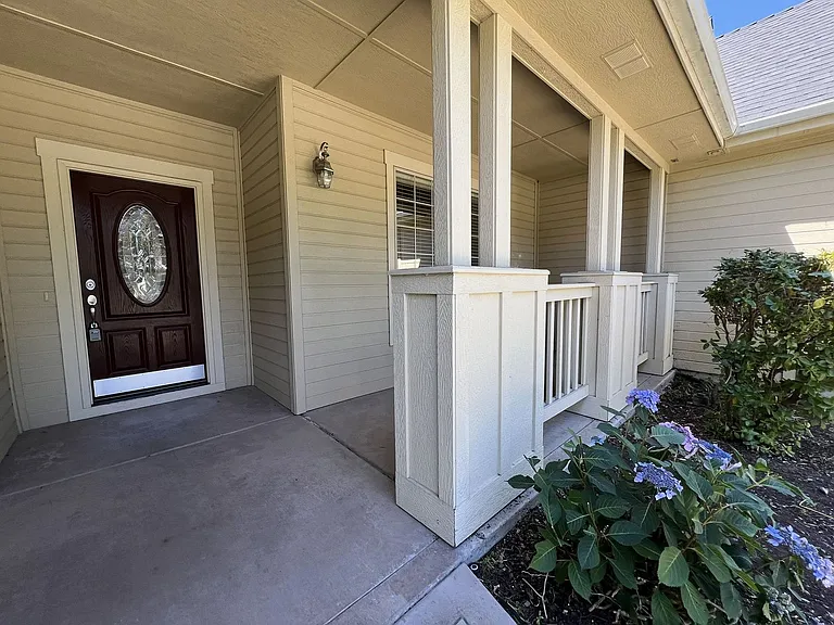 811 E Knoll Ct — Photo 4