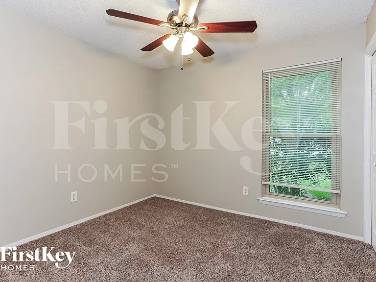 604 Circleview Dr — Photo 11