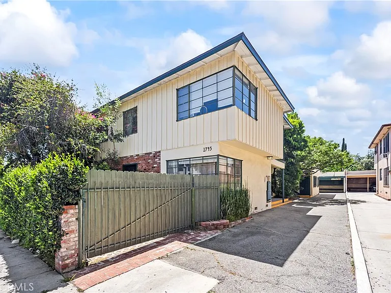 1745 N Mariposa Ave — Photo 14