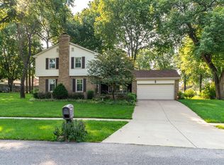 7601 Charron Rd, Louisville, KY 40220