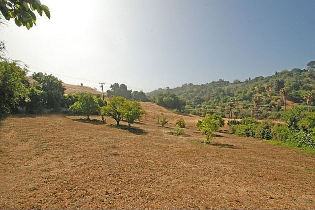 2nd image of 3238 N Rancho El Encino Dr