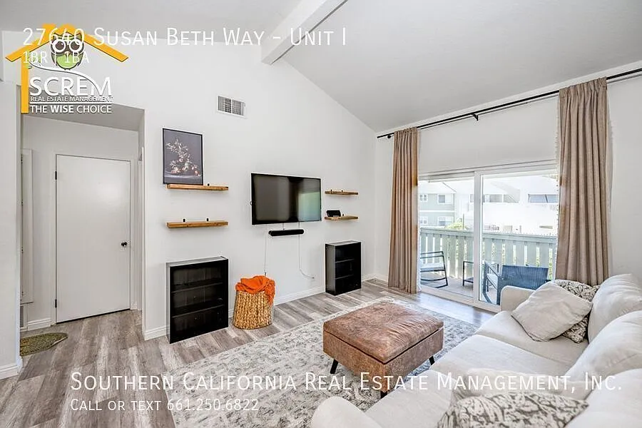Upper One Bedroom Condo in Saugus — Photo 2