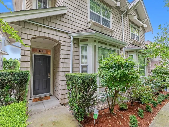 1427 Collins Rd, Coquitlam, BC V3E 0A9