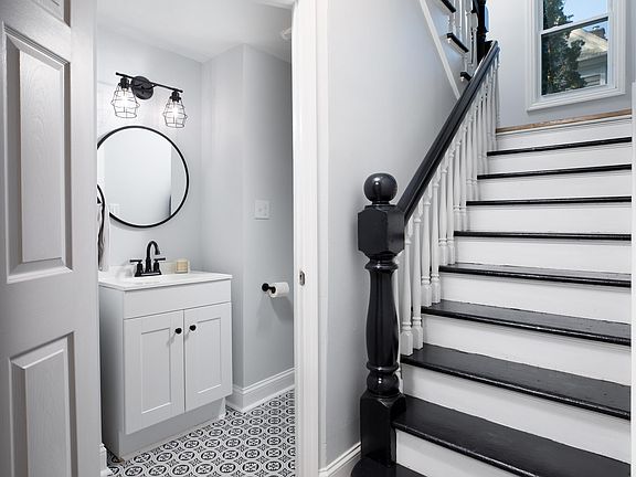 4th image of 66 Crandall St