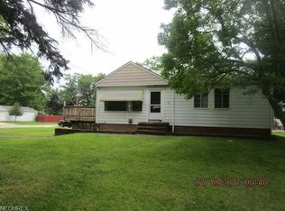 1299 E Ridgewood Dr, Seven Hills, OH 44131