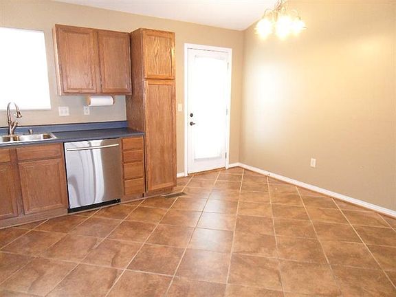 3rd image of 655 Colton Ct