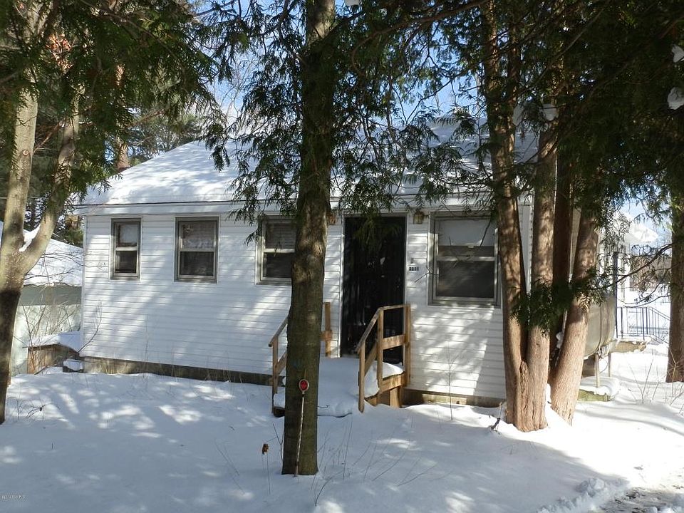 1st image of 3511 Lake Dr