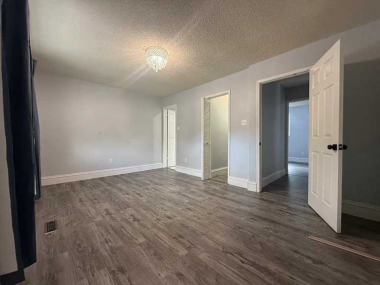 70 Jill Cres — Photo 8
