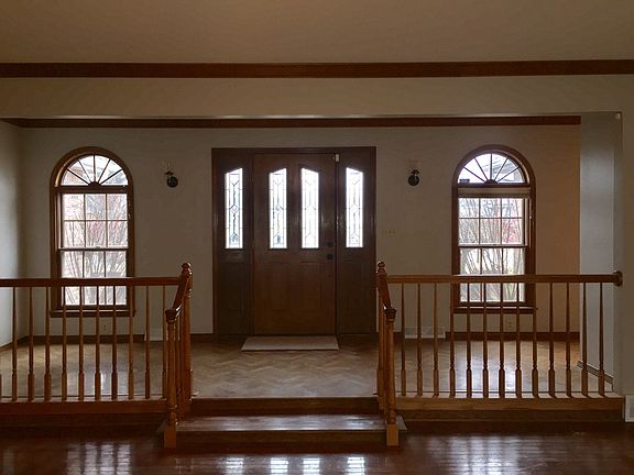 4th image of 2109 Yorktown Dr