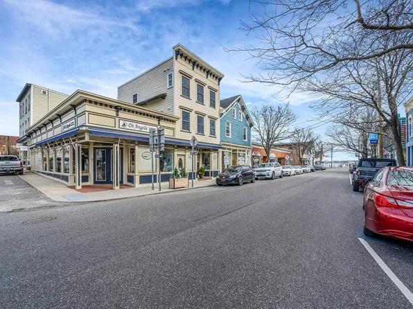 136 Main St #1, Greenport, NY 11944