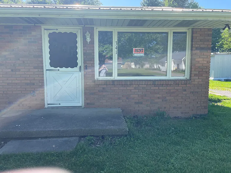 341 Spruce St N — Photo 1