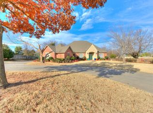 1501 SW 38th St, Moore, OK 73160