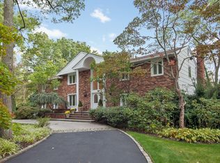 921 Gardiner Dr, Bay Shore, NY 11706