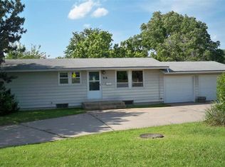 916 E 4th St, Newton, KS 67114