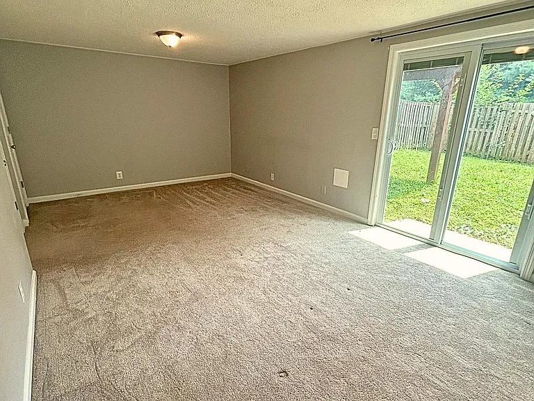 715 Acorn Ct — Photo 2