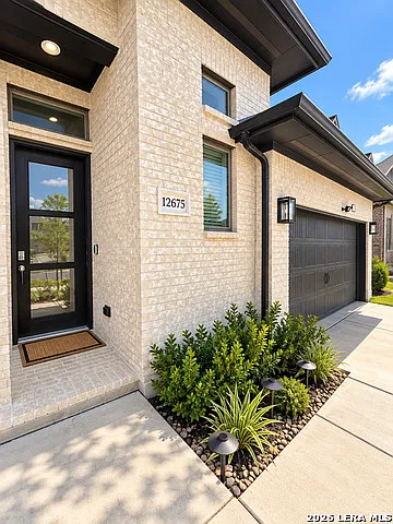 4 bed, 3.5 bath, 2393 sqft, $2,450 — Photo 2