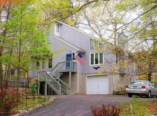 2104 Glasgow Dr, Bushkill, PA 18324