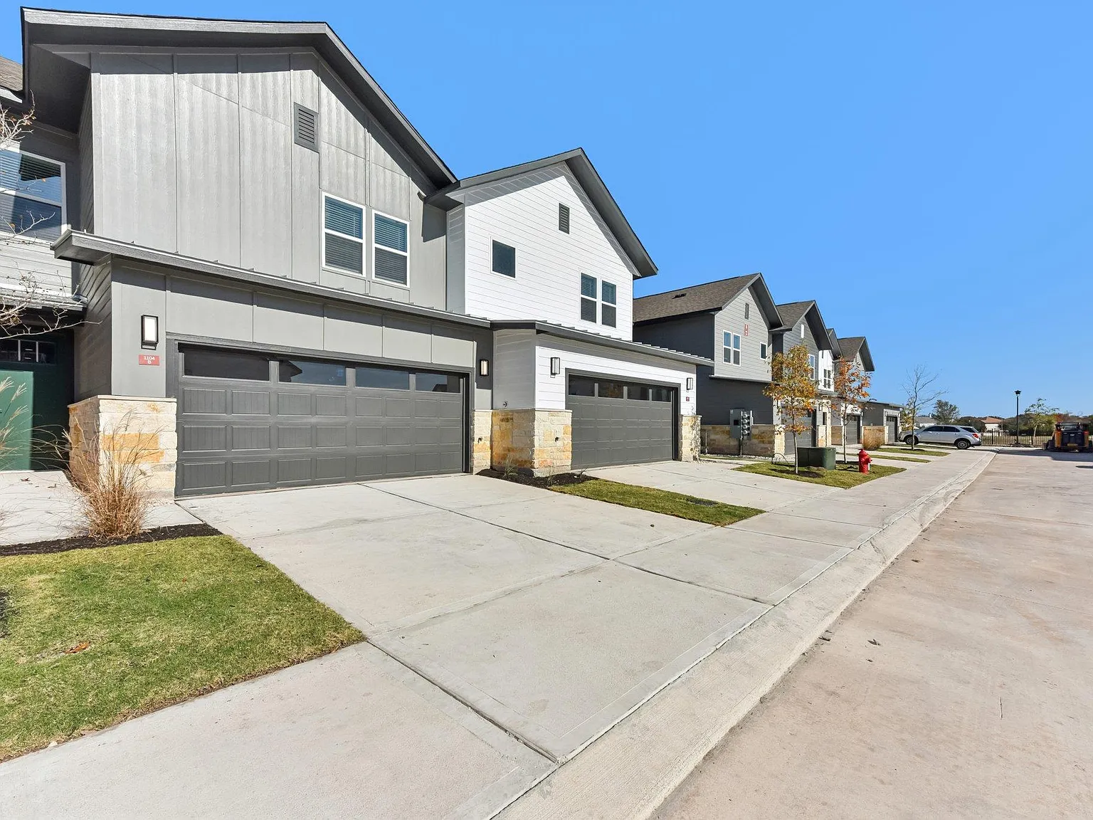 3 bed, 2.5 bath, 1488 sqft, $2,395 — Photo 4