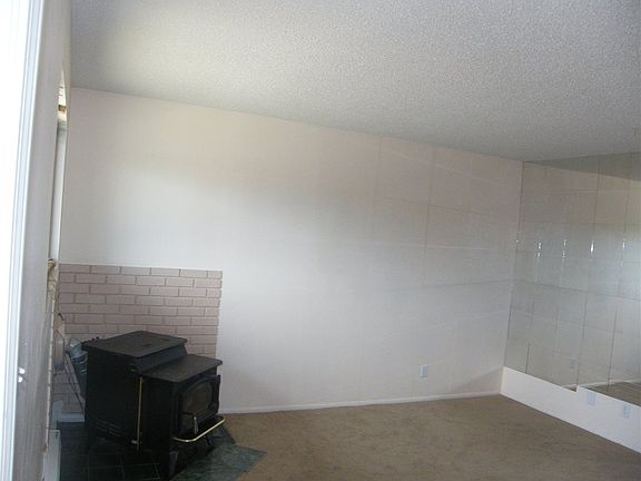 4th image of 71 Park Ln APT B