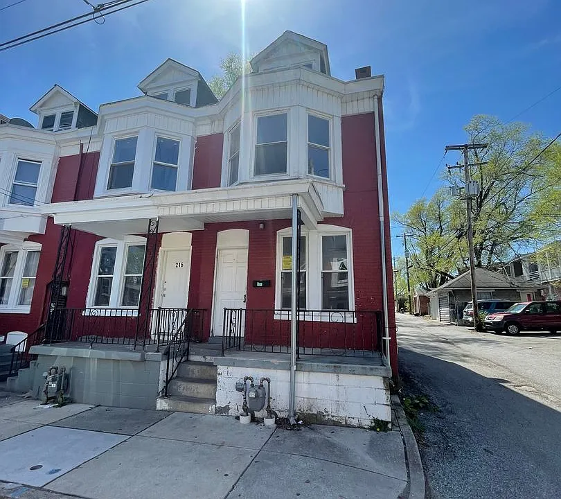 214 S West St