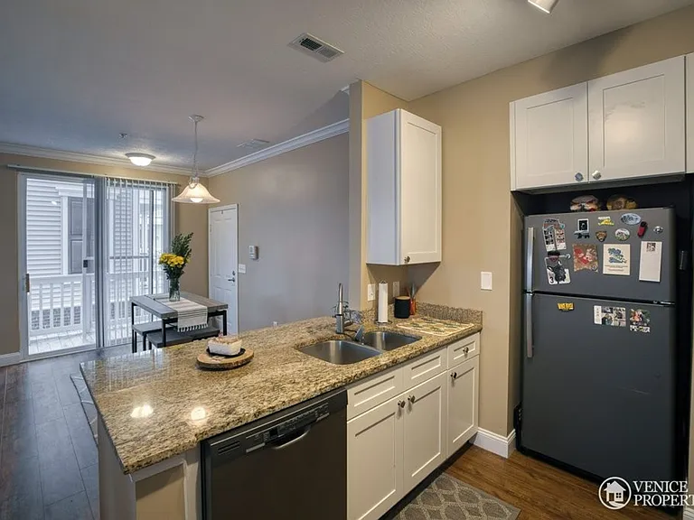Two Bedroom with Garage near Grandview — Photo 6