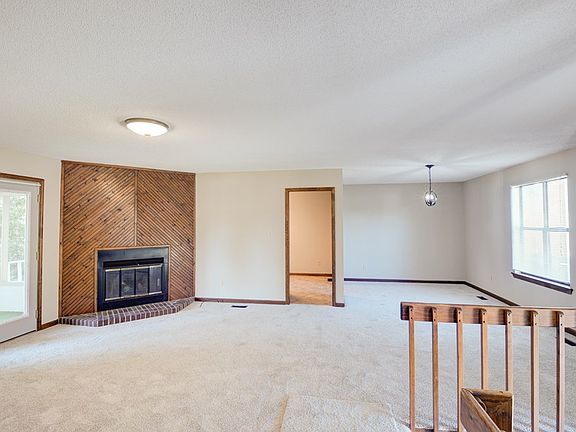 3rd image of 222 Windtrace Dr NW