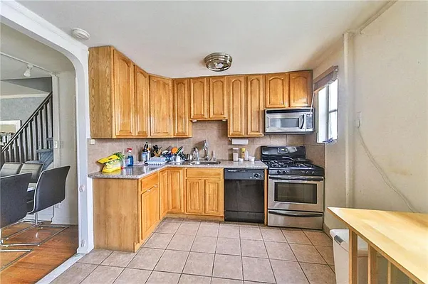 Sold by Remax Edge | media 8