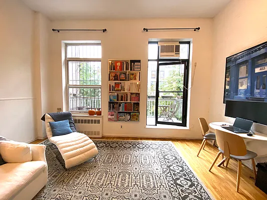 Rented by R New York | media 4