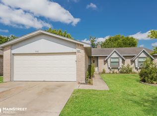 9902 Towne Brook Ln, Sugar Land, TX 77498