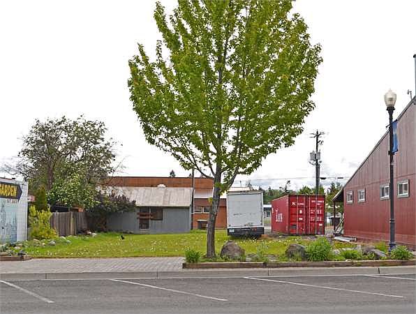 2nd image of 102 S Main St