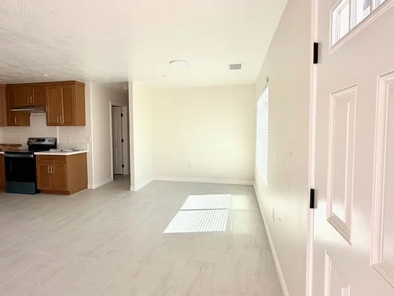 Spacious 3BR/2BA Home with Open Floor Plan, Garage & Washer/Dryer — Photo 69