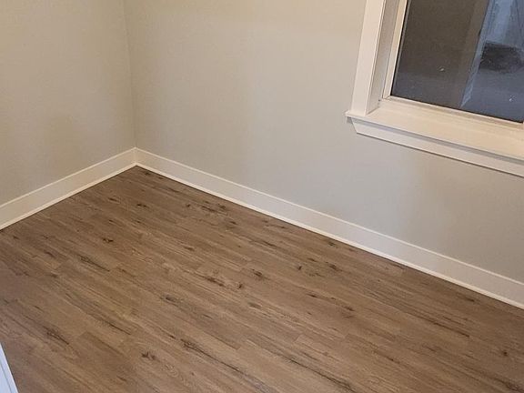 3rd image of 2346 S Sacramento Ave APT 1F