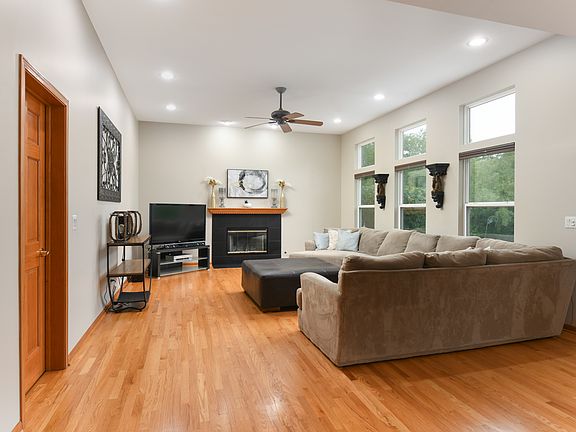 5th image of 2871 Geneva Ln