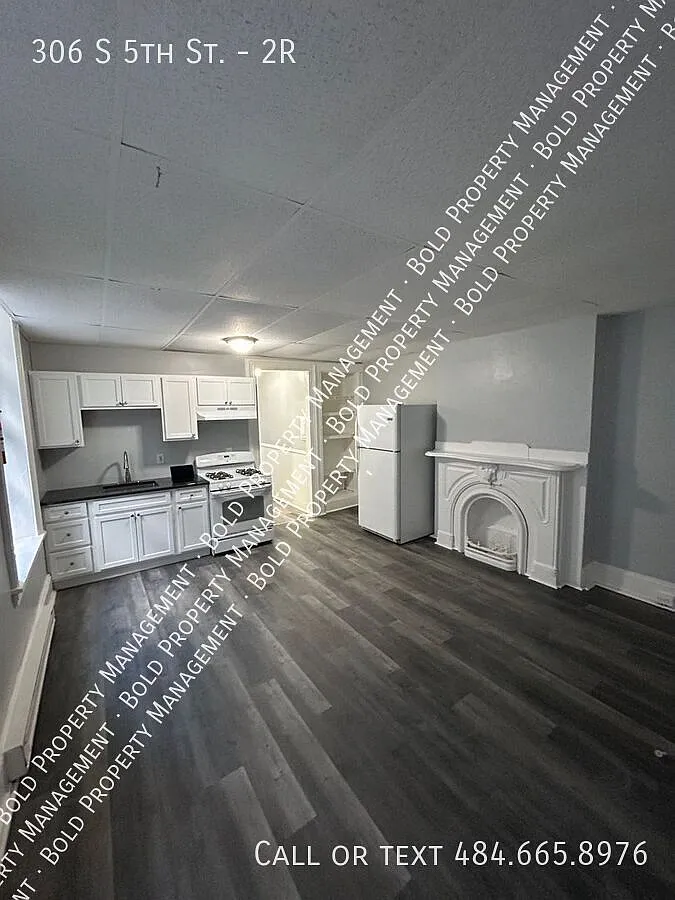 2 Bedroom Apartment — Photo 1