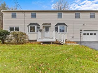 17 Moore Ct, Burlington, VT 05408