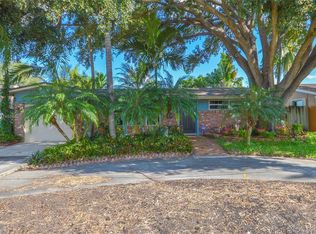 6609 Emerald Lake Dr, Miramar, FL 33023