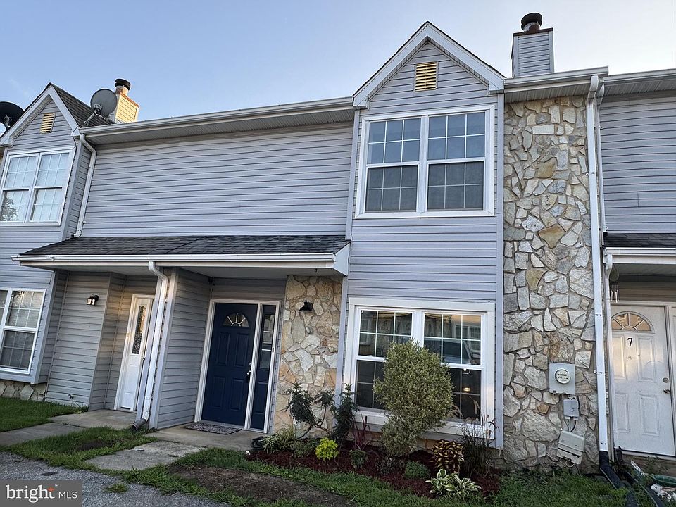 1st image of 5 Revere Pl