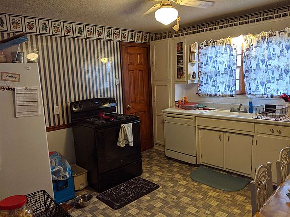 4th image of 1327 Parkinson St