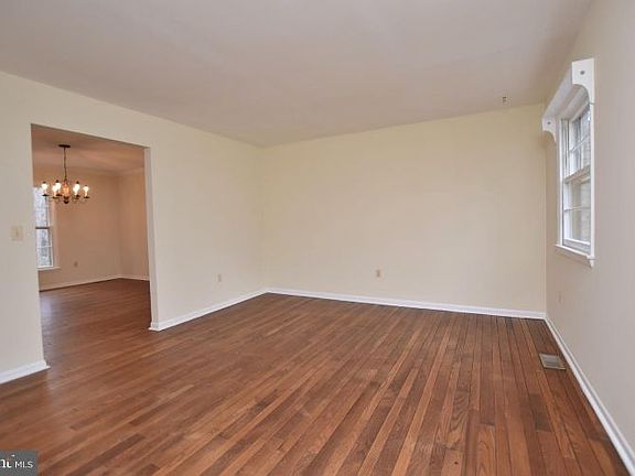 2nd image of 7118 Knotty Oak Ln