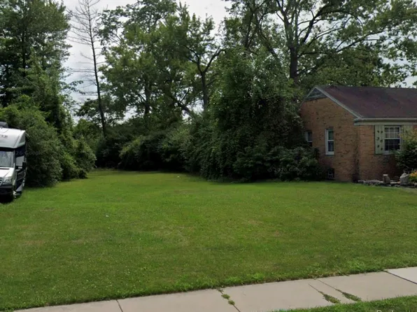 13201 Oak Park Blvd, Oak Park, MI 48237