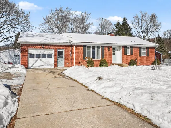 531 E Seminole Dr, Fremont, MI 49412