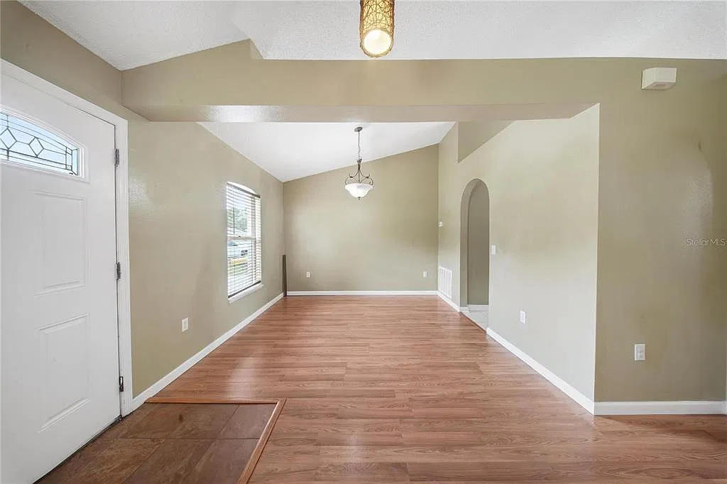 3 bed, 2.0 bath, 1620 sqft, $2,000 — Photo 3