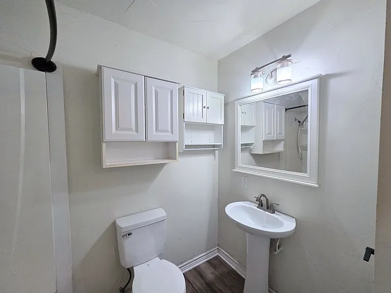 217 Ross Ave — Photo 5