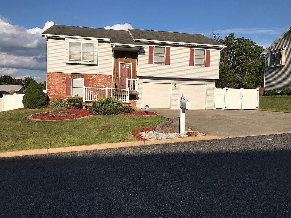 2nd image of 2009 Woodside Ct