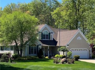 312 Shadow Creek Dr, Cuyahoga Falls, OH 44223